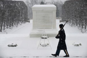 Old_Guard_tomb_unknown_2015_t700